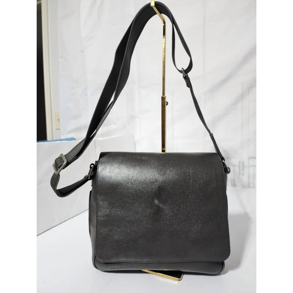 Louis Vuitton Taiga Andrei Messenger/Crossbody Bag Dark Grey